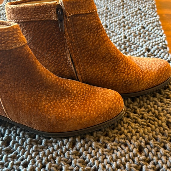 Darc Cuir made in Argentina gold/brown soft textured suede Leather Ankle Boots - Picture 5 of 9